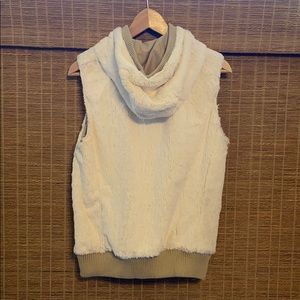 Patagonia faux fur vest with hood SZ M